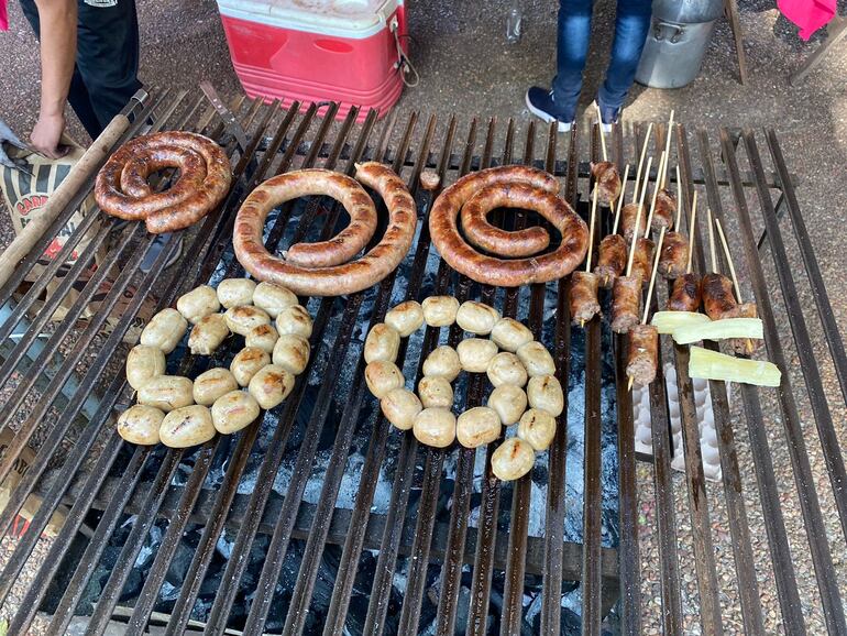 El terere rupa es bastante interesante en el festival del jopara de este año. Chorizo misionero y butifarra, que se pueden acompañar con chipa asador.