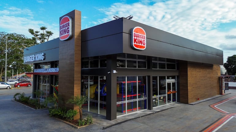 Con el único formato Double Drive Thru en el país, Burger King innova en el mercado paraguayo.