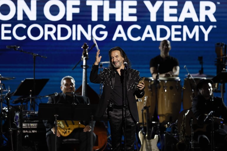 Marco Antonio Solís cuando fue homenajeado como Persona del Año por la Academia Latina de la Grabación en 2022. El artista mexicano se presentará en Asunción el próximo 1 de marzo.