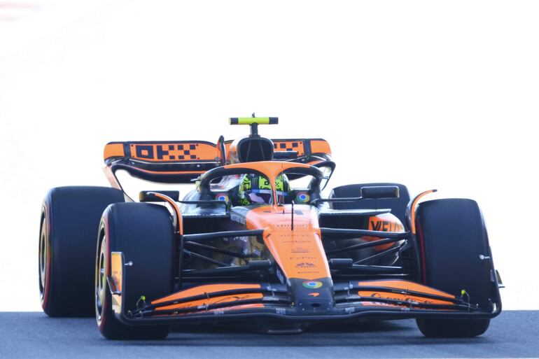 El McLaren del británico Lando Norris en el primer ensayo libre del Gran Premio de España de la Fórmula 1 en el circuito de Montmeló, en Barcelona España.