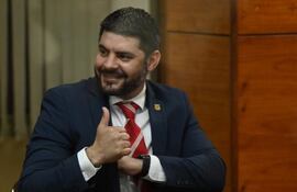 Óscar "Nenecho" Rodríguez, intendente de Asunción, volvió a usar sus redes para responder de manera polémica a acusaciones.