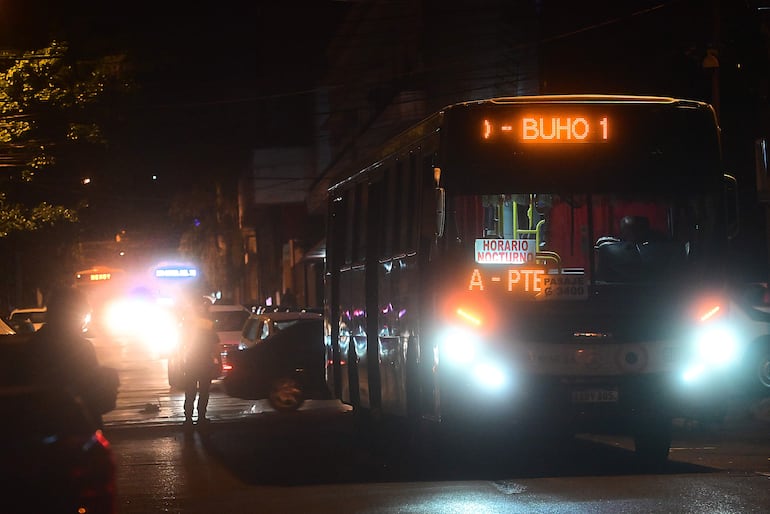 Pasajeros que usaron el servicio nocturno de buses Búho esperan que se amplíe a otras ciudades