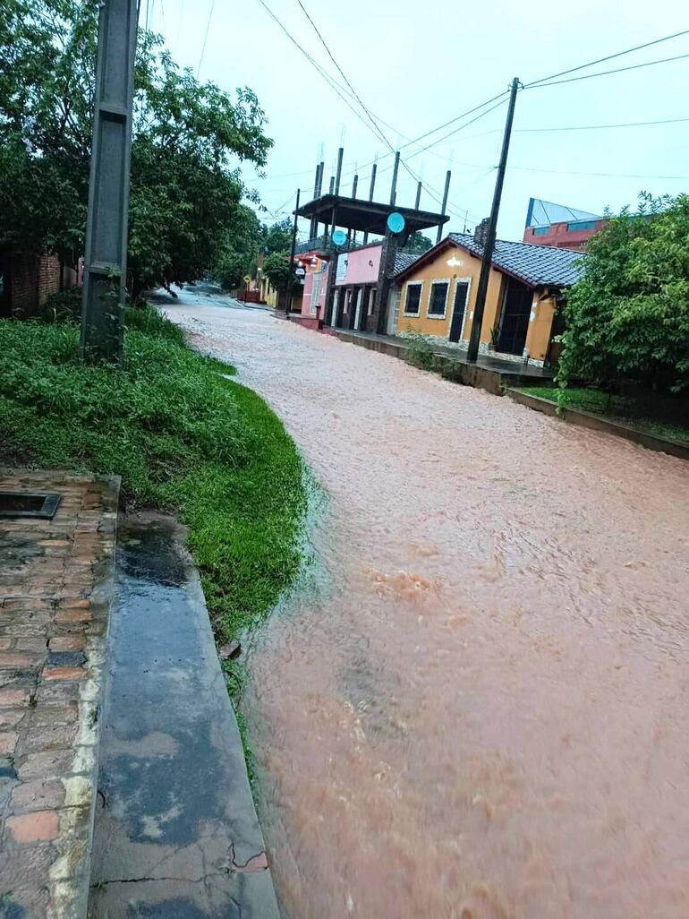 En el barrio Santo Domingo, María Auxiliadora y San Francisco las calles inundadas urgen la construcción de desagüe pluvial.