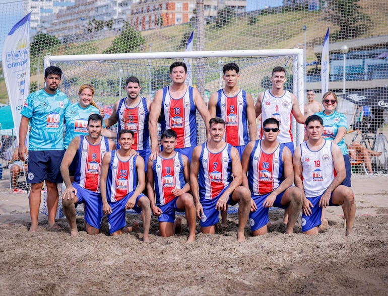 Selección masculina de Paraguay, que participó en el  Cuatro Naciones de Mar del Plata. Los chicos le pellizcaron 2 sets a los uruguayos, en sendos encuentros, pero no pudieron cerrar a su favor el partido.