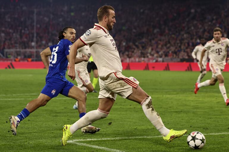 Harry Kane marcó cuatro goles en el partido del Bayern Munich