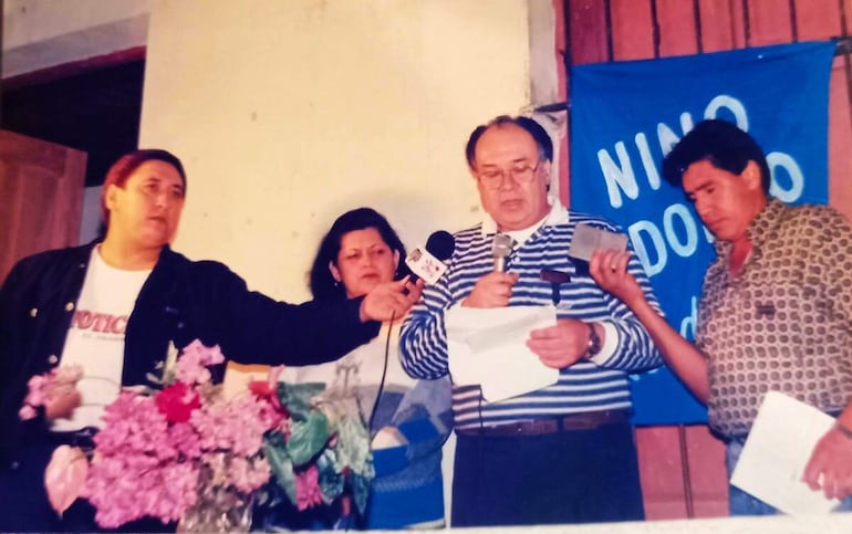 Liberales homenajearon al primer candidato liberal de Carapeguá, Tranquilino “Nino“ Adorno.