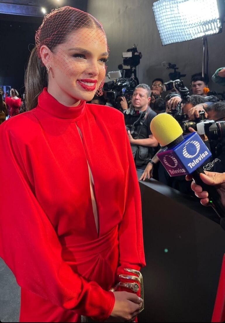 Nadia Ferreira fue entrevistada por Televisa al llegar a la Black Carpet. 
(Captura de la historia de Instagram de Nadia Ferreira)