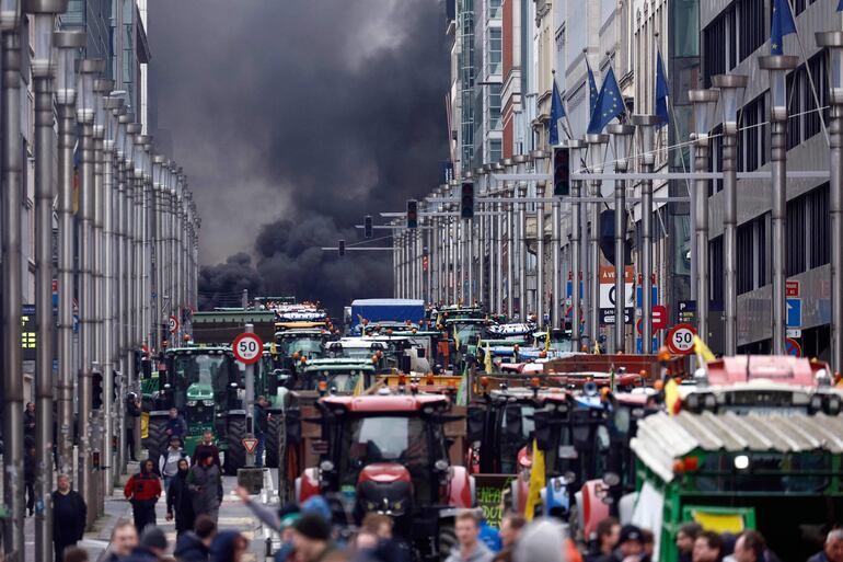 Protestas de los agroproductores en Bruselas. (AFP)