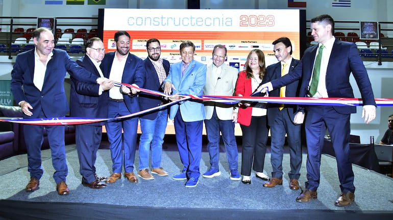 Acto simbólico de inauguración de la feria Constructécnia 2023, en el Comité Olímpico Paraguayo, este viernes.