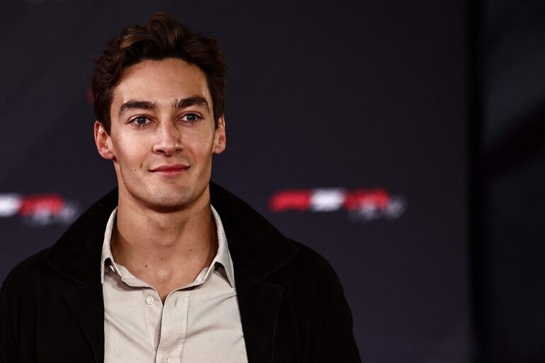 El piloto británico de Mercedes, George Russell, a su llegada al evento de lanzamiento de la temporada 2025 de Fórmula Uno F1 75 LIVE en el O2 de Londres. (HENRY NICHOLLS / AFP)