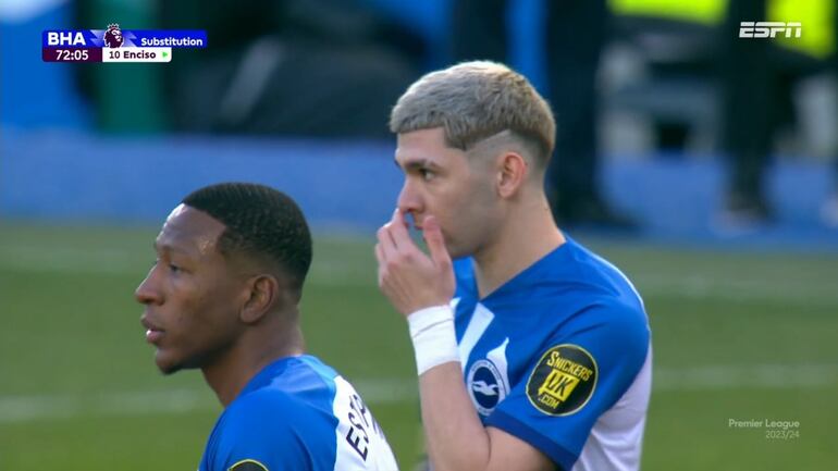 Momento del ingreso de Julio Enciso en el partido del Brighton contra el Everton por la jornada 16 de la Premier League.