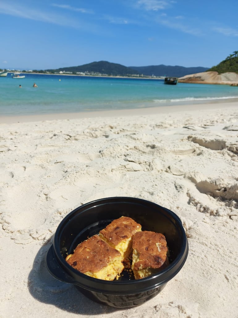 Sopa paraguaya en la Ilha do Campeche, Florianópolis (Brasil).