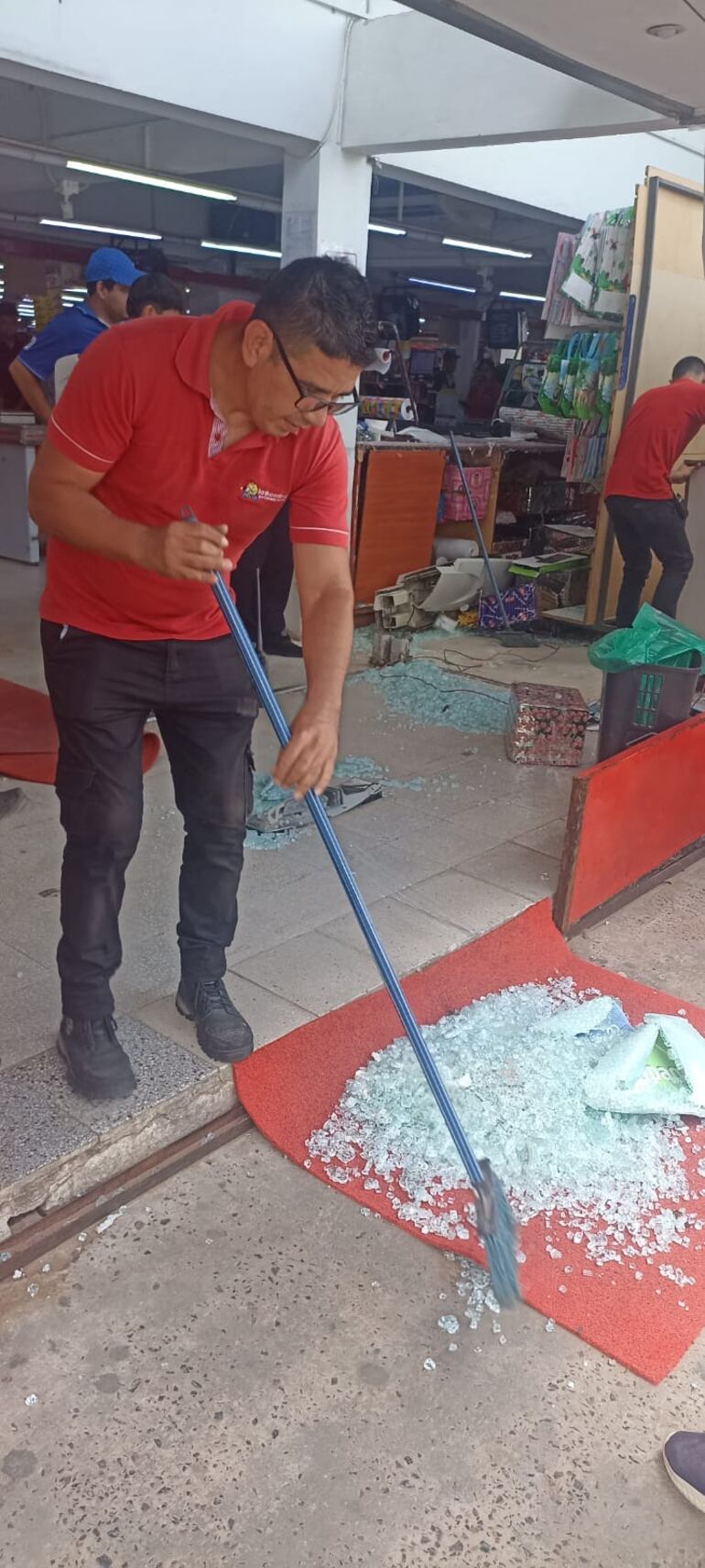 Un accidente de tránsito ocurrió el miércoles en el supermercado La Bomba.