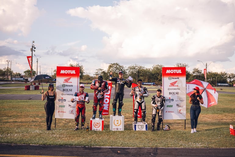 En la GP Pro, el podio quedó conformado de la siguiente forma: 1) Pedro Valiente, 2) Sergio Caballero y 3) Narito Pereyra.