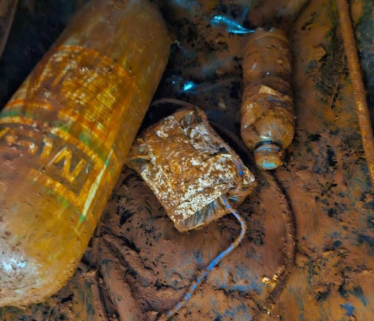 Explosivos hallados en el túnel de la bóveda de cambistas.