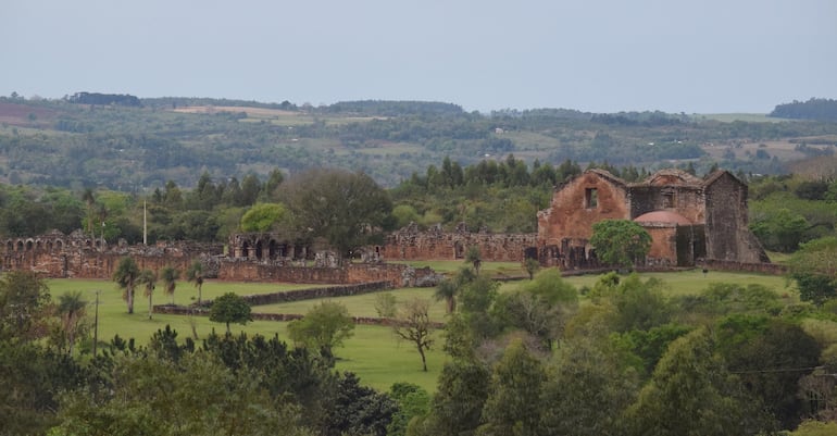 Una vista poco usual de la iglesia principal de la Misión de Santísima Trinidad. En el departamento de Itapúa existen otras dos misiones jesuíticas.