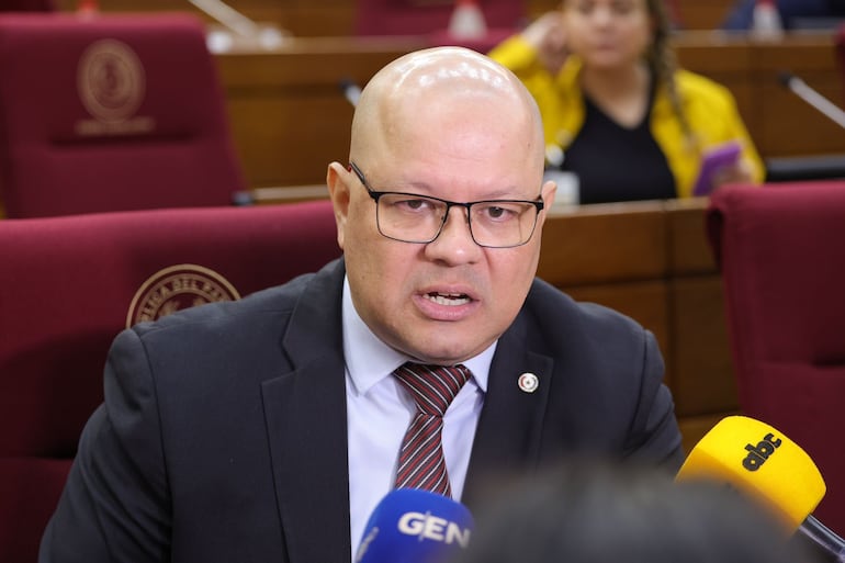 Oscar Lovera. Foto prensa Senado.