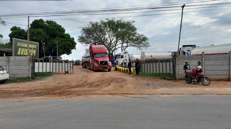  Fallecen tres camioneros que aguardaban cargas de combustibles en San Antonio, Higinio Ruiz Diaz 09-04--2024