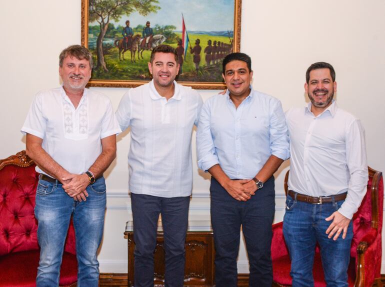 Reunión entre Denis Lichi, Pedro Alliana. Hugo Meza y Raúl Latorre.