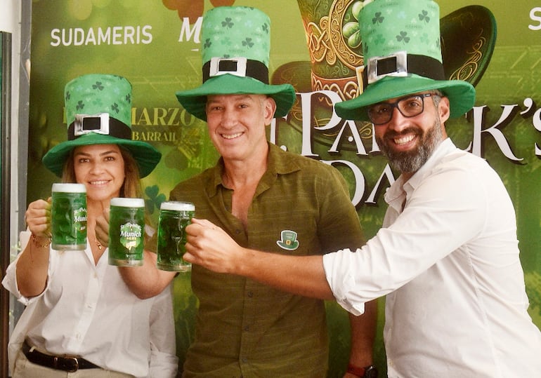 Gabriela Mendoza, Roger Careaga y Cipriano Sáenz.