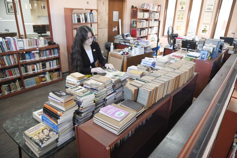 Actualmente la Biblioteca Pública Municipal cuenta con 42.000 ejemplares.