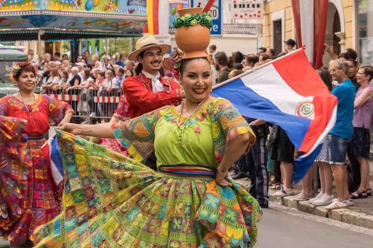 El término Folclore alude al ‘conjunto de costumbres, tradiciones y manifestaciones artísticas de un pueblo’