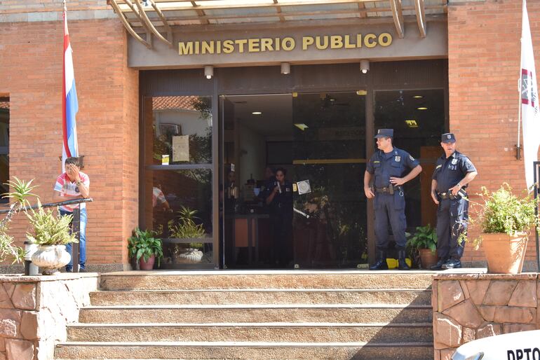 Fachada del Ministerio Público de Villarrica.