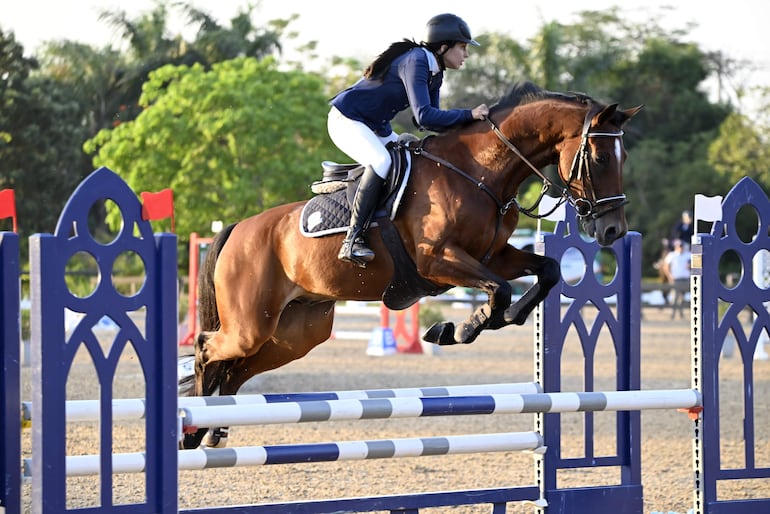 La amazona argentina Azul María Luque, sobre Mónaco Blue, tuvo destacada participación. En la categoría 1,05 metro se ubicó en cuarto lugar. La ganadora fue Mónica Vargas, seguida por Abigaíl Giménez y Agostina Sánchez.