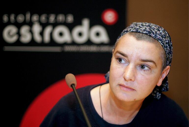 Sinéad O'Connor en Varsovia, Polonia, años atrás. La cantante se había mudado recientemente a Londres.