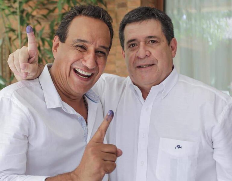 Hugo Javier González, imputado gobernador de Central junto a el líder del movimiento Honor Colorado, Horacio Cartes.