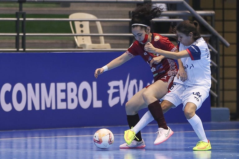 Tamara Aquino, una de las goleadoras frente a Universidad de Chile. Exa Ysaty remontó y ganó, faltando 2” para el final.