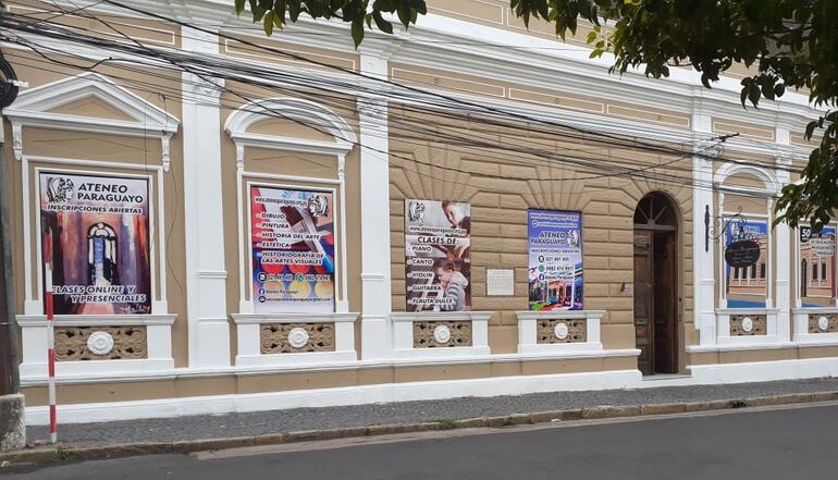 El Ateneo Paraguayo ofrece varios cursos.