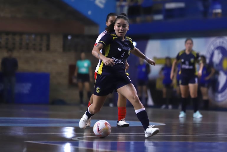 Sport Colonial derrotó a Cerro Porteño en la primera final del Campeonato Femenino de Futsal FIFA 2024.