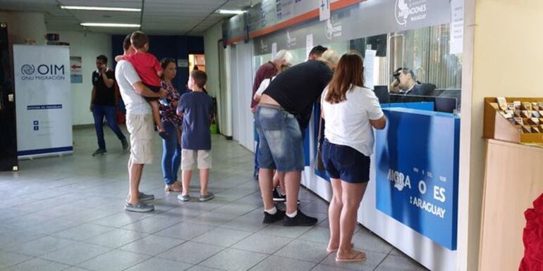 Sede de la Dirección de Migraciones, instalada en la zona primaria del Puente de la Amistad.