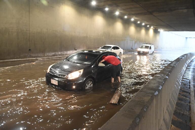 Evite salir cuando se desatan las tormentas que pueden ocasionar graves accidentes.