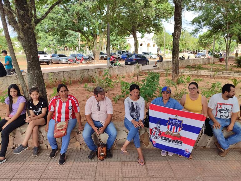 Pobladores de Arroyos y Esteros endurecen protesta contra la contrucción de un vertedero