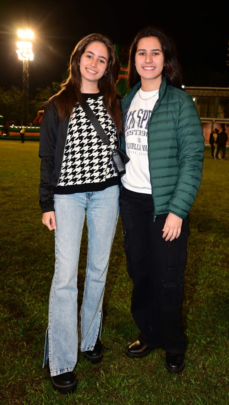 Estefanía Colmán y Laura Noruega.