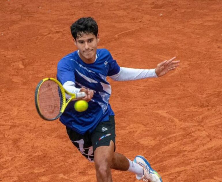 El tenista paraguayo Adolfo Daniel Vallejo en el partido de los cuartos de final del ATP Challenger Tour Santa Fe, en Argentina.