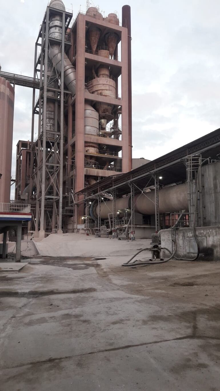 La empresa Monte Alegre no está entregando el coque que necesita la INC para producir, por lo que se paró el horno de Vallemí. 