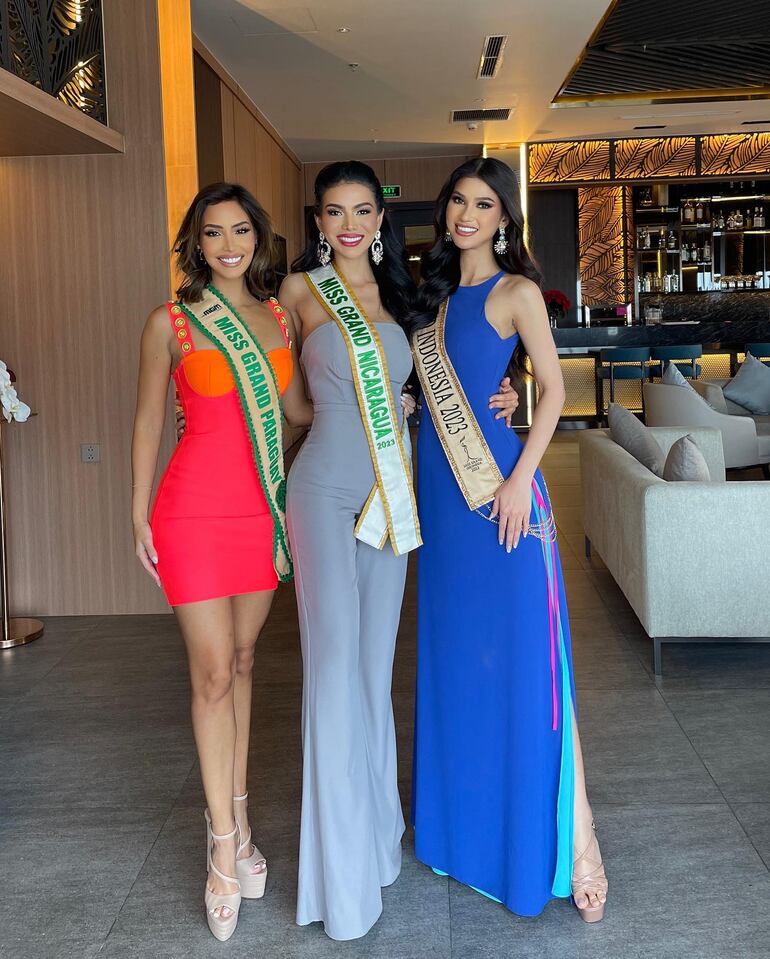 Maelia Salcines junto a las candidatas a Miss Grand International 2023 de Indonesia y Nicaragua. (Instagram/Maelia Salcines)