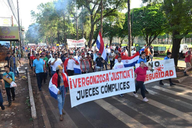 La movilización reunió a miles de personas. 