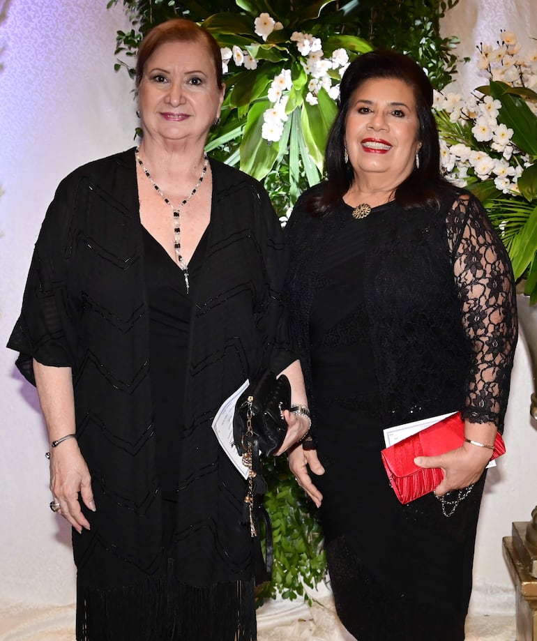 Luz Saccarello y María Liz García de Arnold.