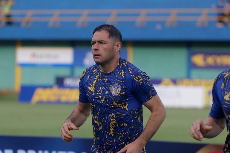 Pablo Aguilar (37 años), capitán del Sportivo Luqueño.