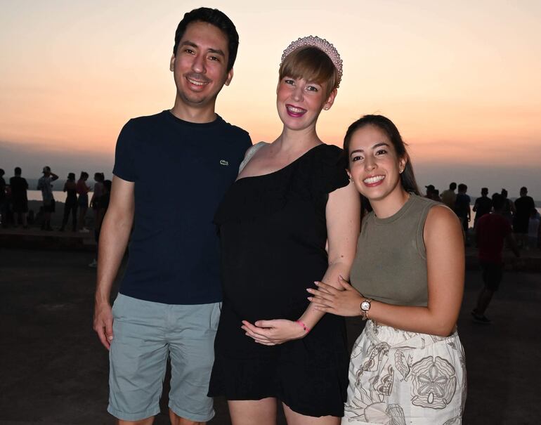 Iván Krauer, Linda Jeschke y Araceli Vargas.