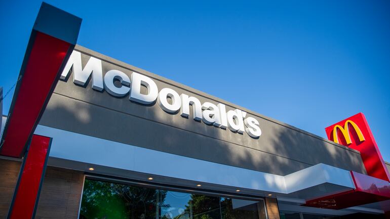 Actualmente, McDonald's Paraguay cuenta con más de 24 puntos de venta, entre restaurantes y centros de postres  en todo el territorio nacional. 