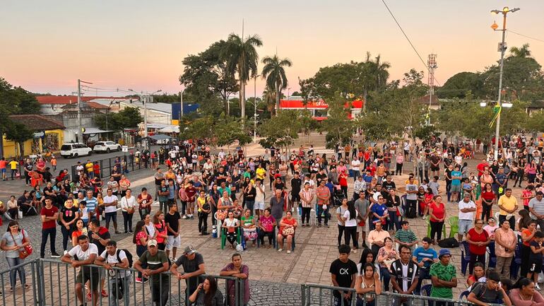 Fieles acudieron a la Basílica en la víspera de la Octava.