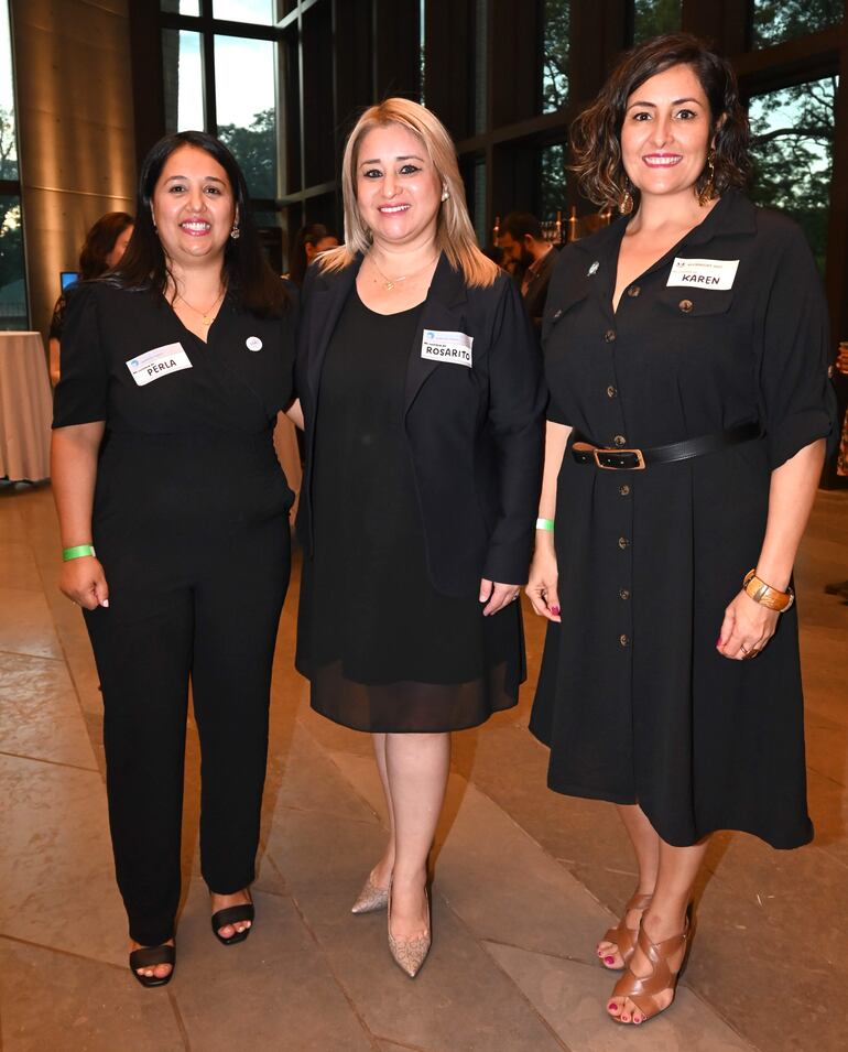 Perla Silguero, Rosarito Montanía y Karen Coronel.