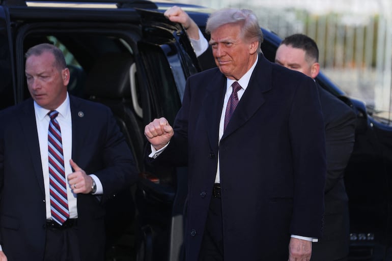 Donald Trump llega a la Iglesia de San Juan para asistir a los servicios religiosos como parte de las ceremonias de investidura el 20 de enero de 2025 en Washington, DC. Donald Trump asume su segundo mandato como el 47.º presidente de los Estados Unidos. 