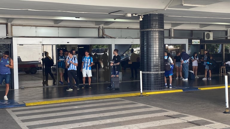 Hinchas de Racing y Cruzeiro llegan por vía aérea para la final de la Copa Sudamericana.