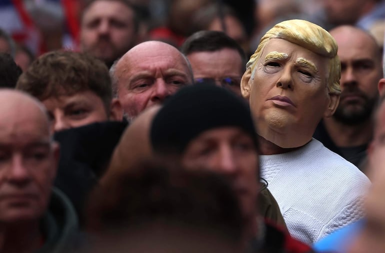 Trump ha empleado el término “enemigo interno” para referirse a quienes ve como sus opositores, desde periodistas y jueces a miembros del Partido Demócrata, como la expresidenta de la Cámara de Representantes Nancy Pelosi. EFE/EPA/NEIL HALL